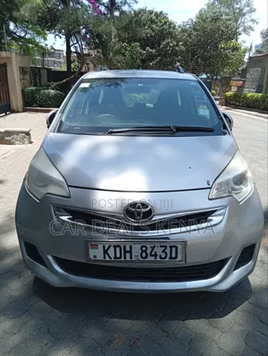 Toyota Ractis 1.3 FWD 2014 Silver