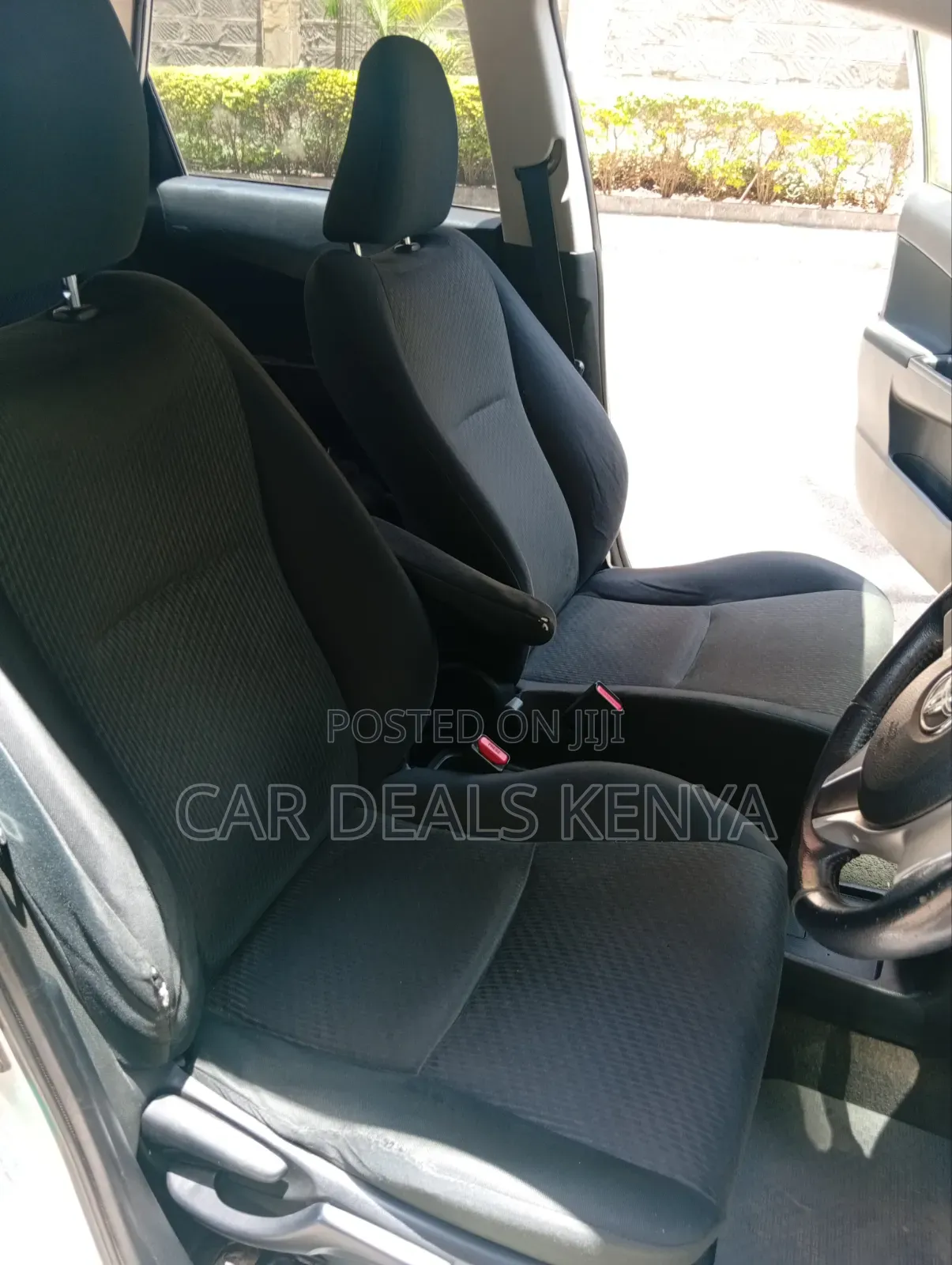 Toyota Ractis 1.3 FWD 2014 Silver