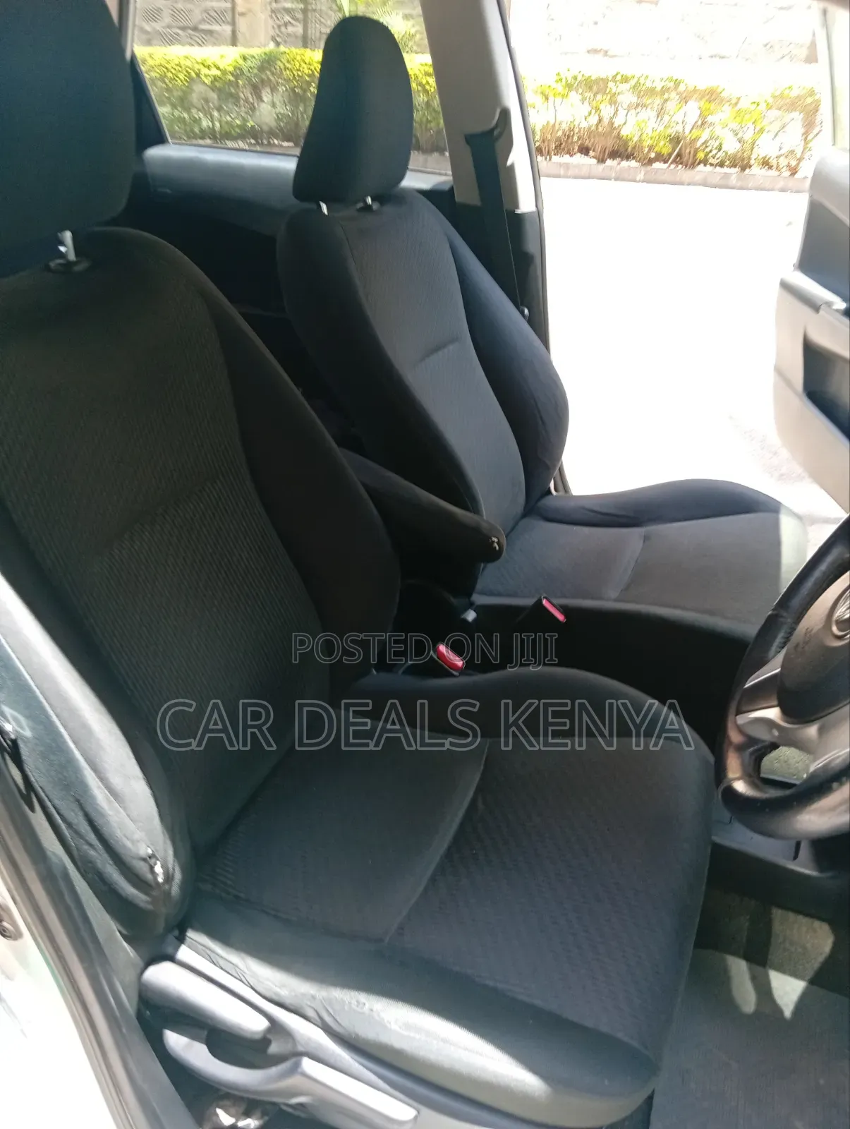 Toyota Ractis 1.3 FWD 2014 Silver