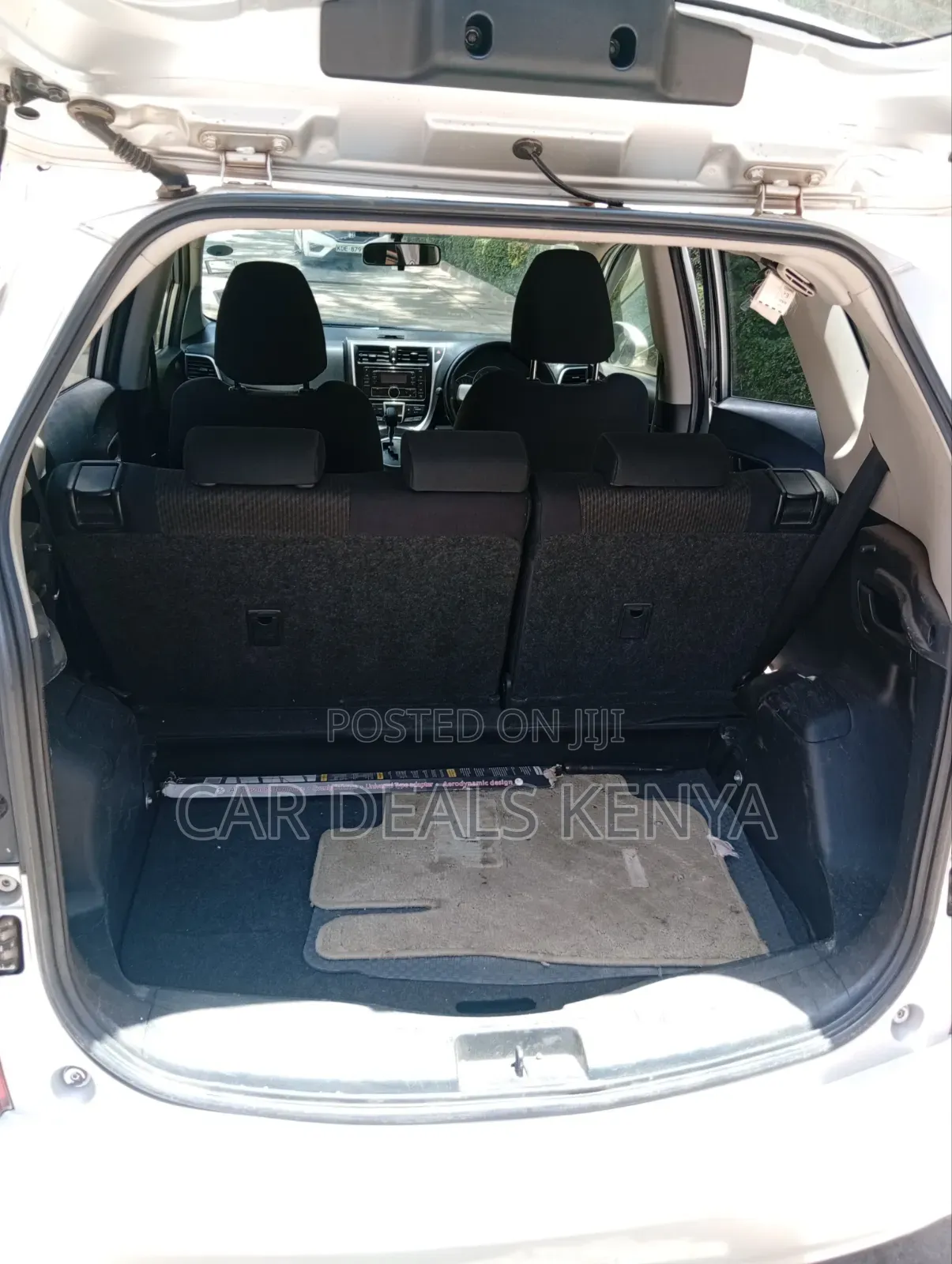 Toyota Ractis 1.3 FWD 2014 Silver
