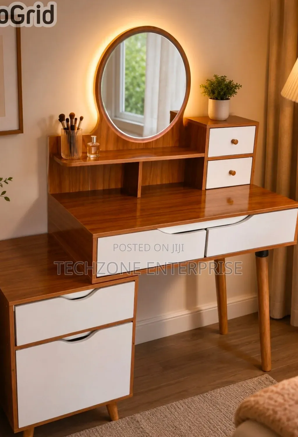 Executive Modern Dressing Table With Light 