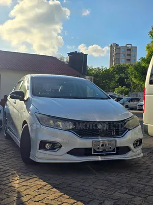 Honda Grace 2019 White