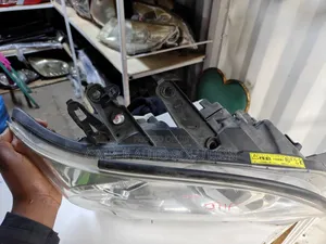 Toyota Vanguard Headlight