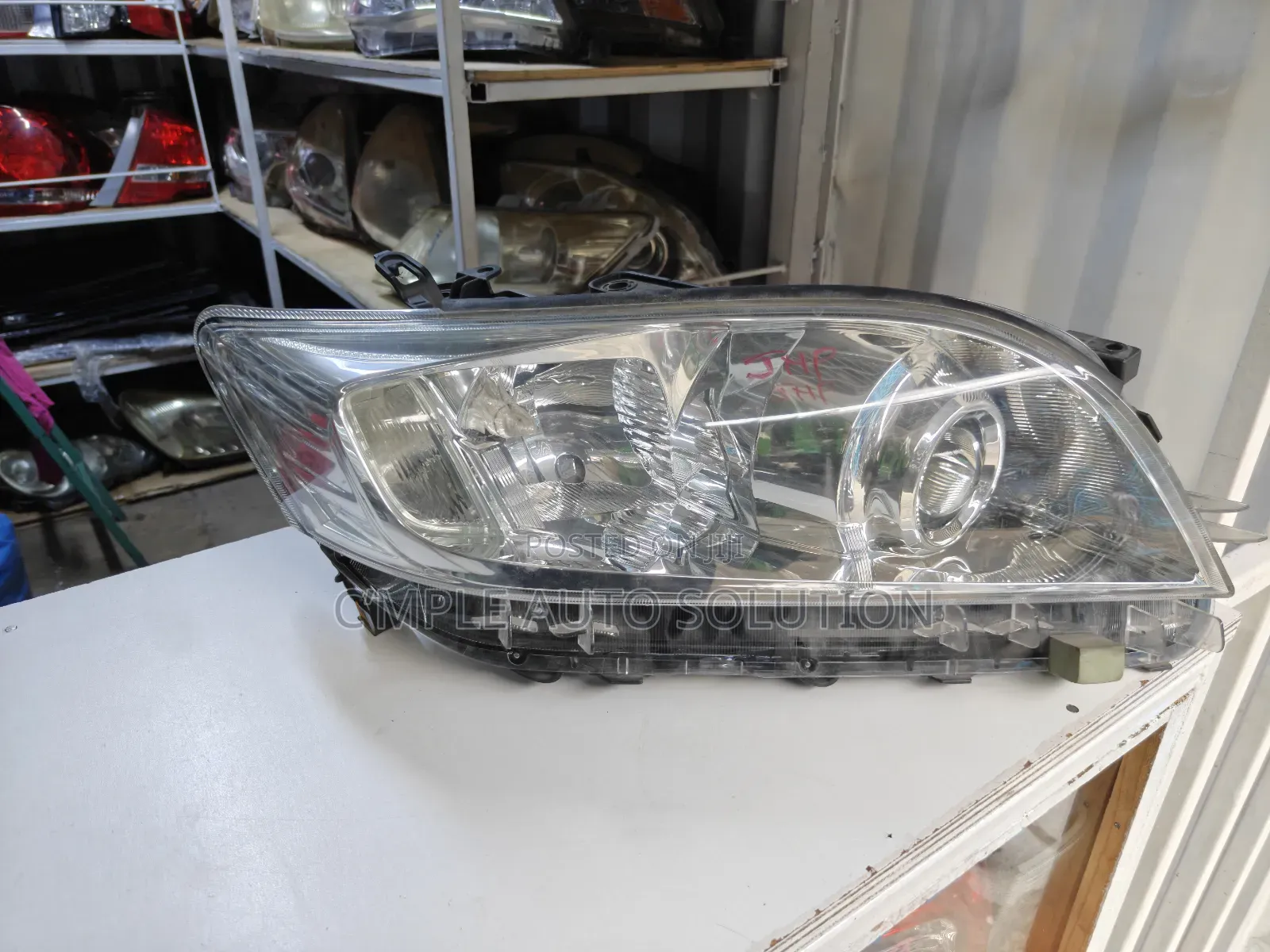 Toyota Vanguard Headlight