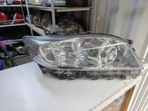 Toyota Vanguard Headlight