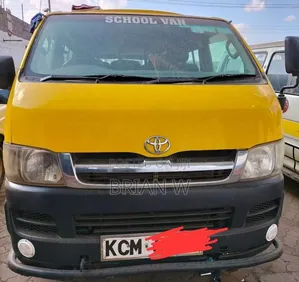 Toyota HiAce 2012 Yellow