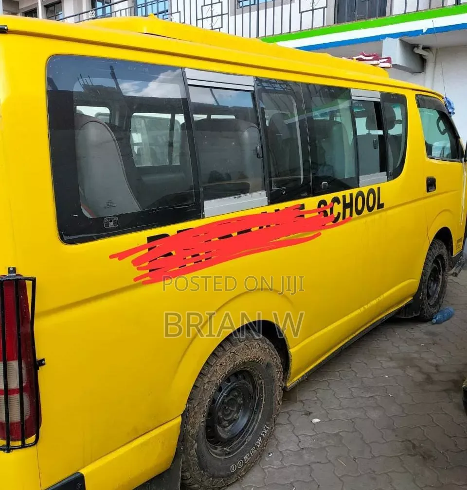 Toyota HiAce 2012 Yellow