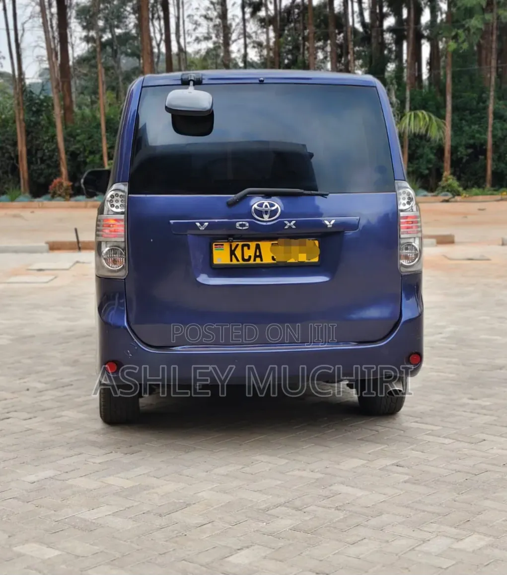 Toyota Voxy 2007 Blue
