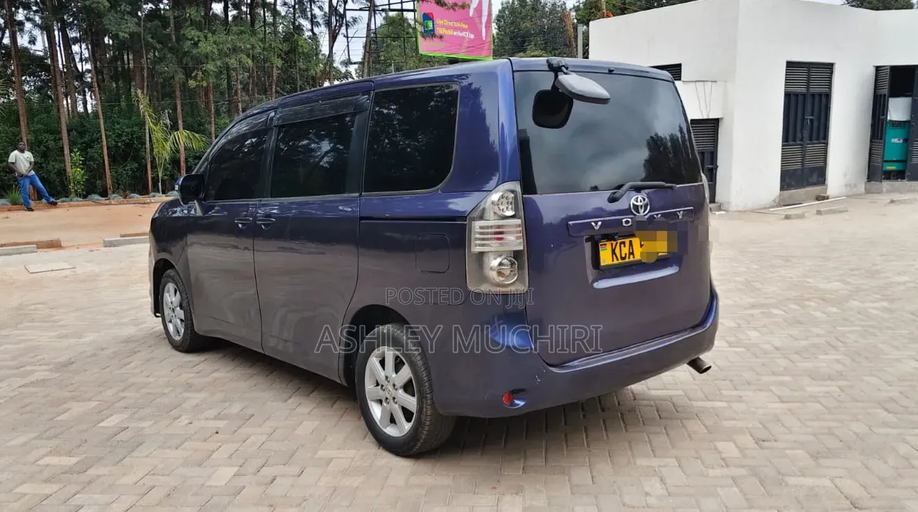 Toyota Voxy 2007 Blue