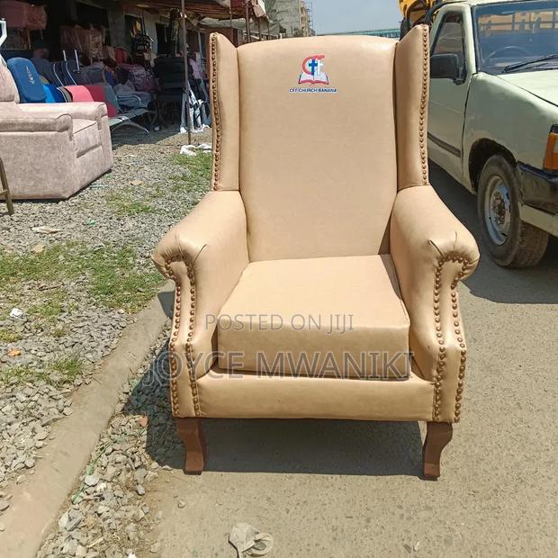 Executive Bishop or Pastor Altar Pulpit Chair. - thumbnail 2