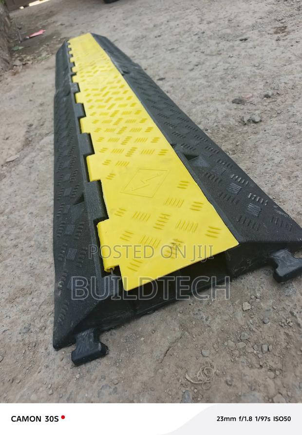 Heavy Duty 2 Way Cable Ramp – Floor Cable Protector - thumbnail 2