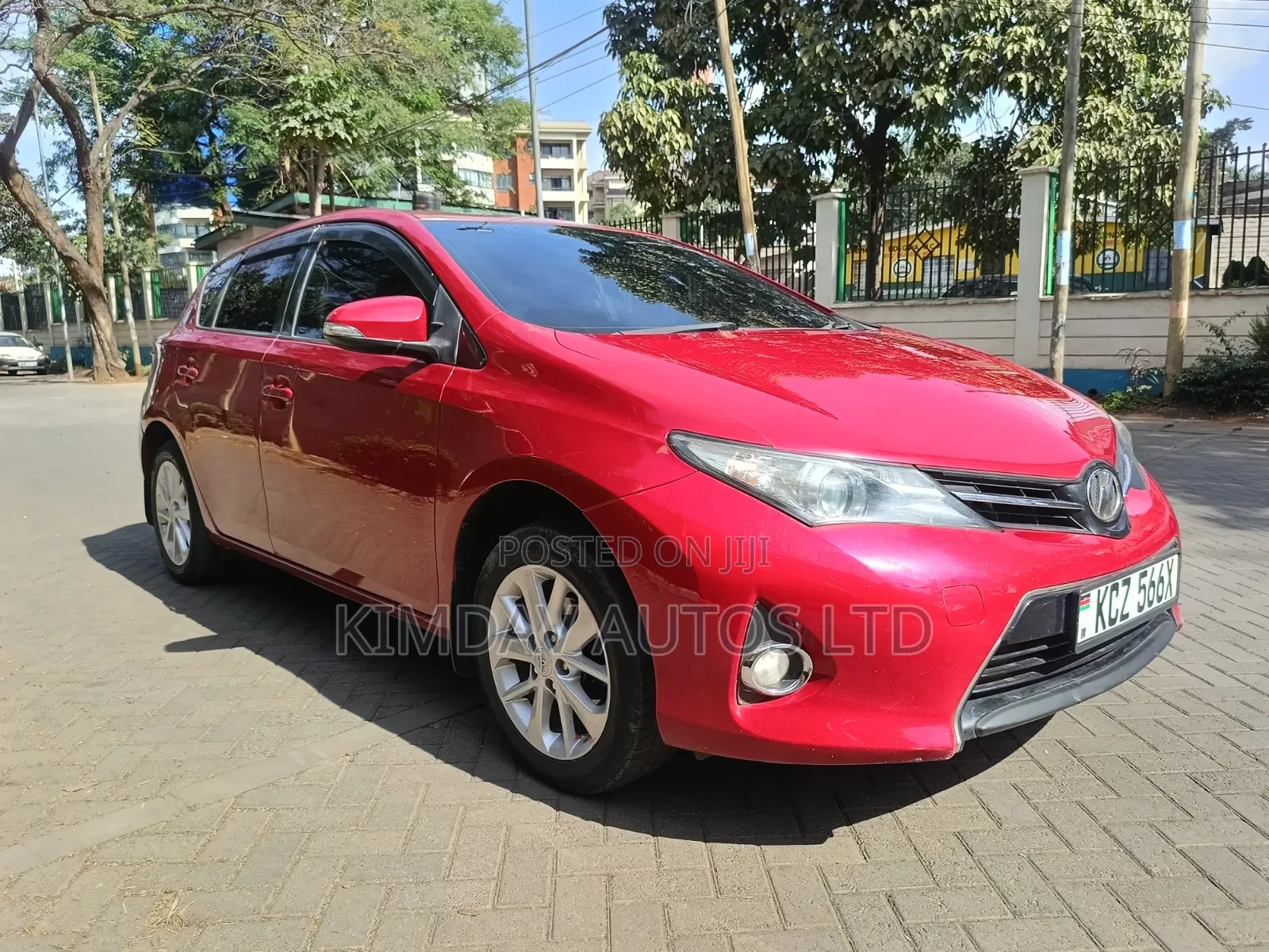 Toyota Auris 2013 Red