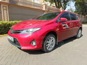 Toyota Auris 2013 Red