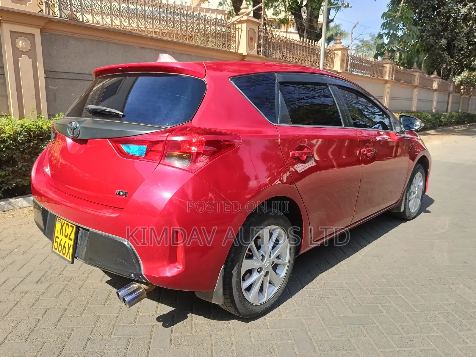 Toyota Auris 2013 Red