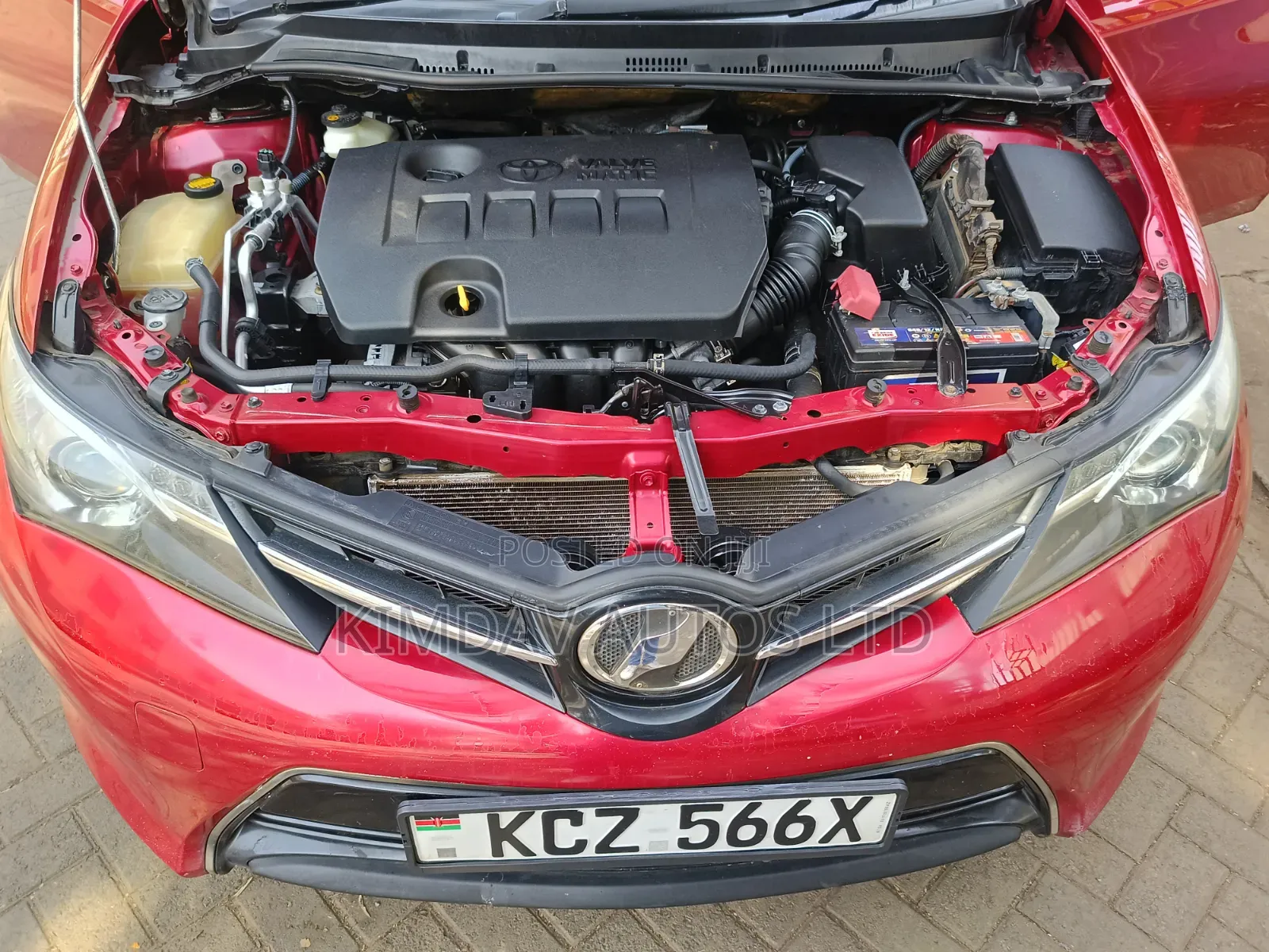 Toyota Auris 2013 Red