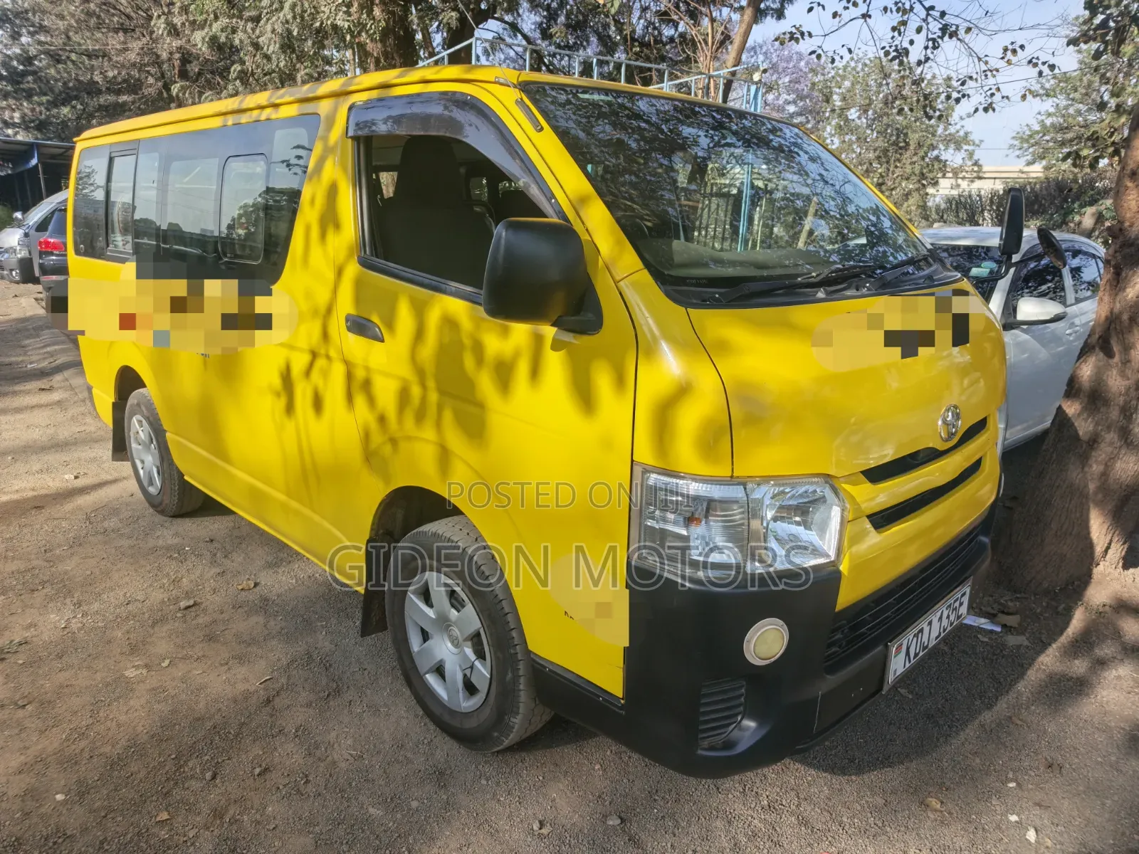 Toyota HiAce 2015 White