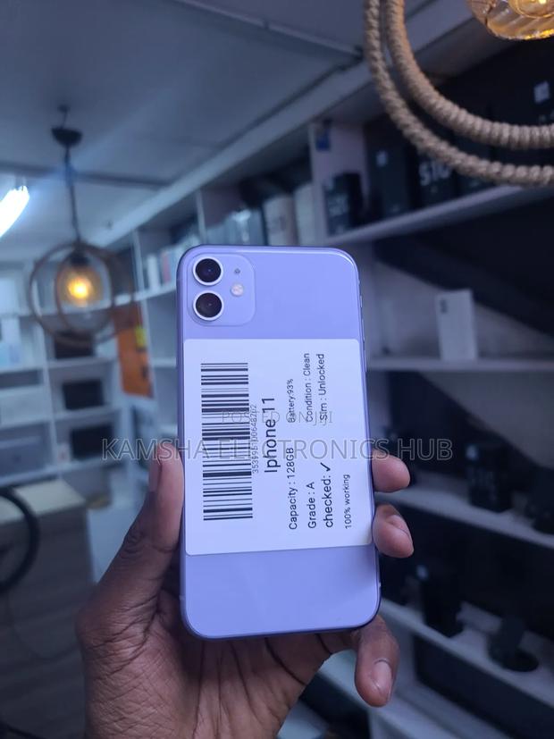 Apple iPhone 11 128 GB Purple - main view