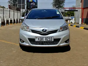 Toyota Vitz 2013 Silver