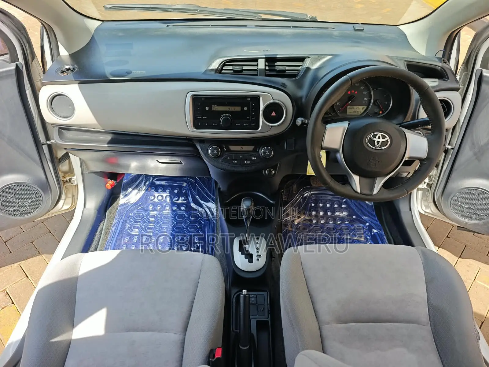 Toyota Vitz 2013 Silver