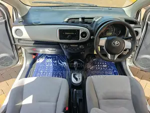 Toyota Vitz 2013 Silver