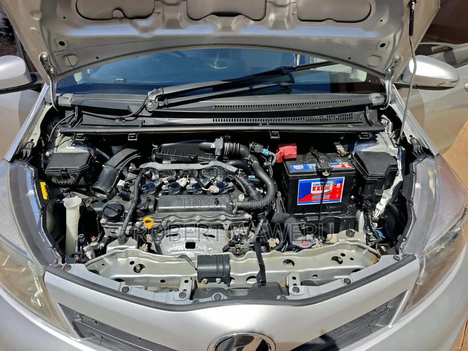 Toyota Vitz 2013 Silver