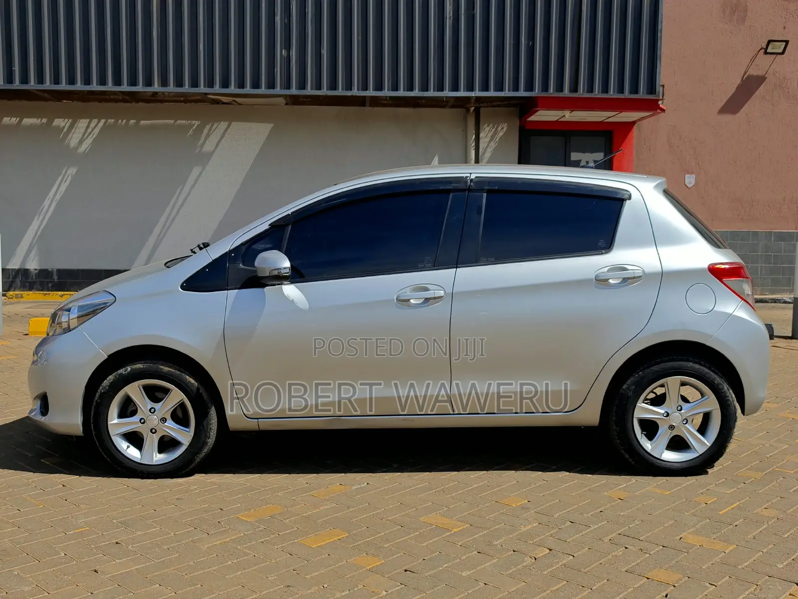 Toyota Vitz 2013 Silver