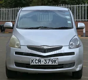 Toyota Ractis 2010 Silver