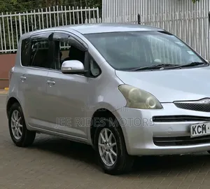 Toyota Ractis 2010 Silver