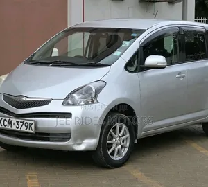Toyota Ractis 2010 Silver