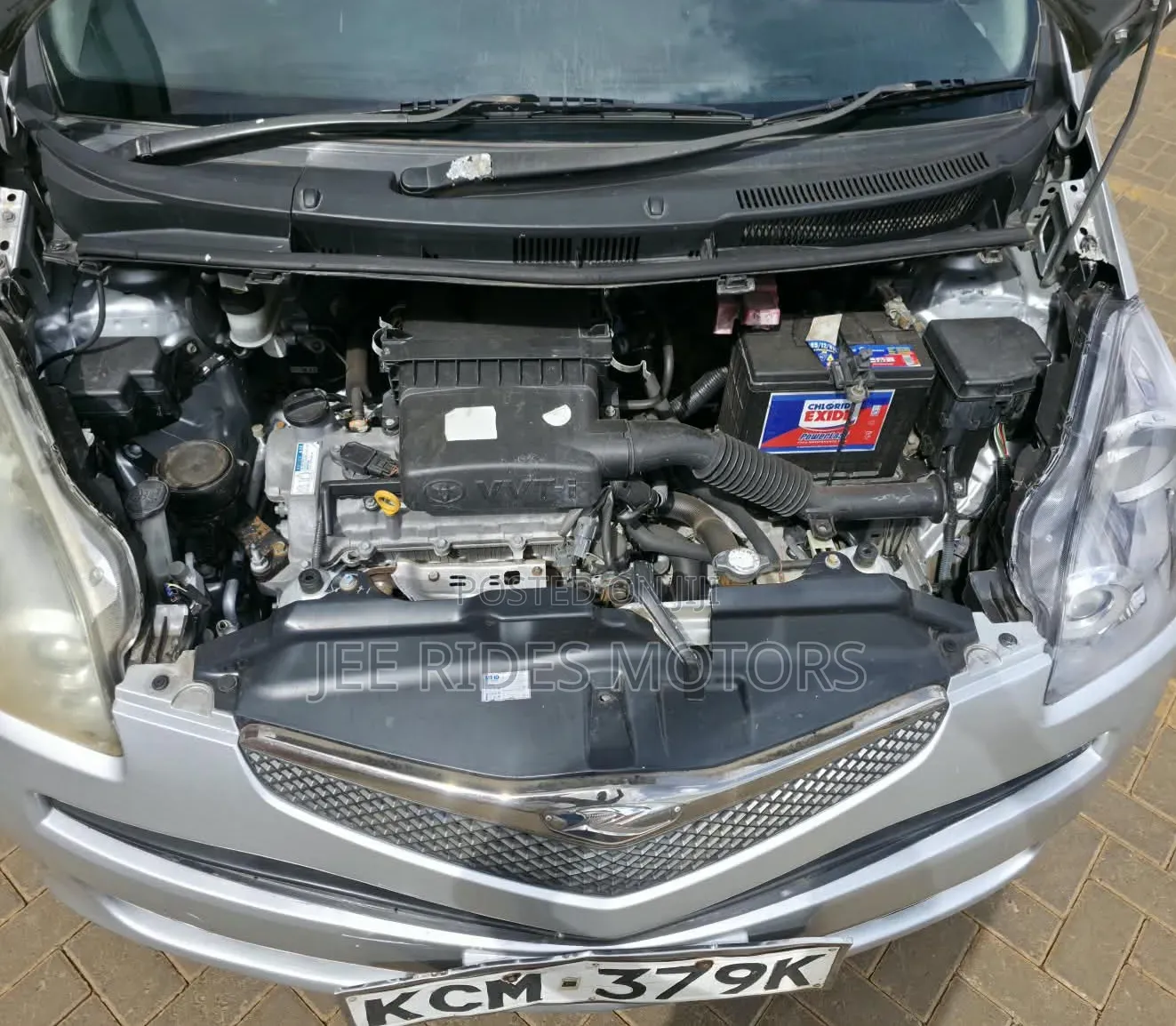 Toyota Ractis 2010 Silver