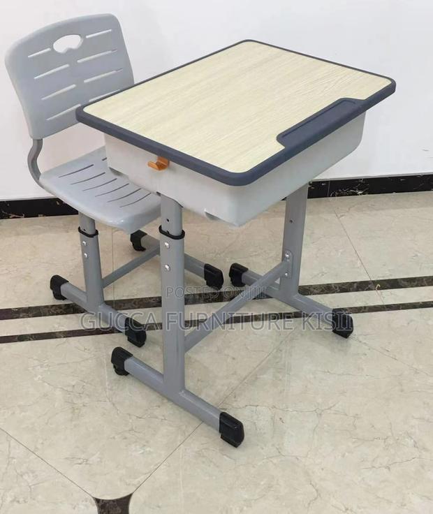 Kid's Adjustable Ergonomic Desk & Chair - thumbnail 6