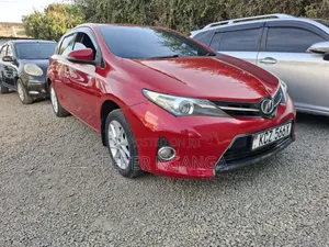 Toyota Auris 2013 Red