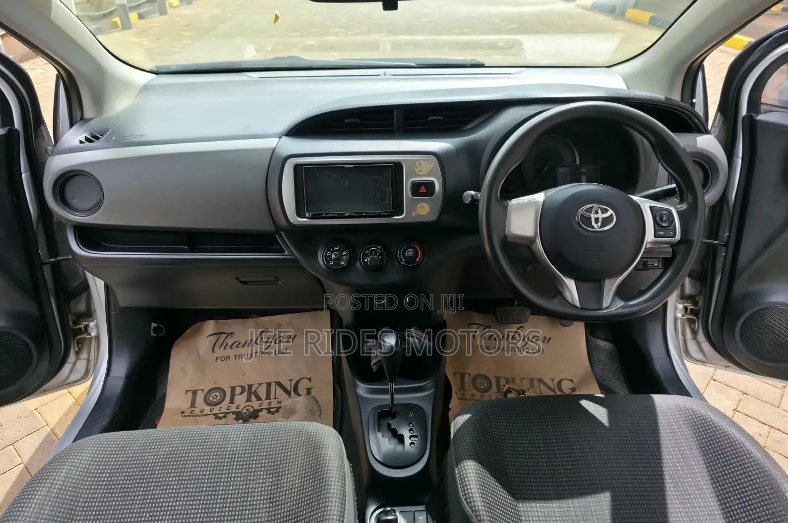 Toyota Vitz 2015 Silver