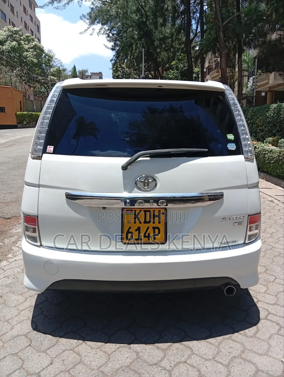 Toyota ISIS 1.8 L 2WD 2014 White