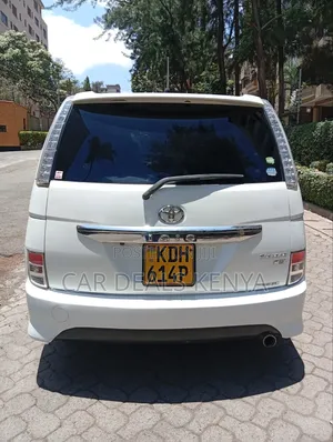 Toyota ISIS 1.8 L 2WD 2014 White