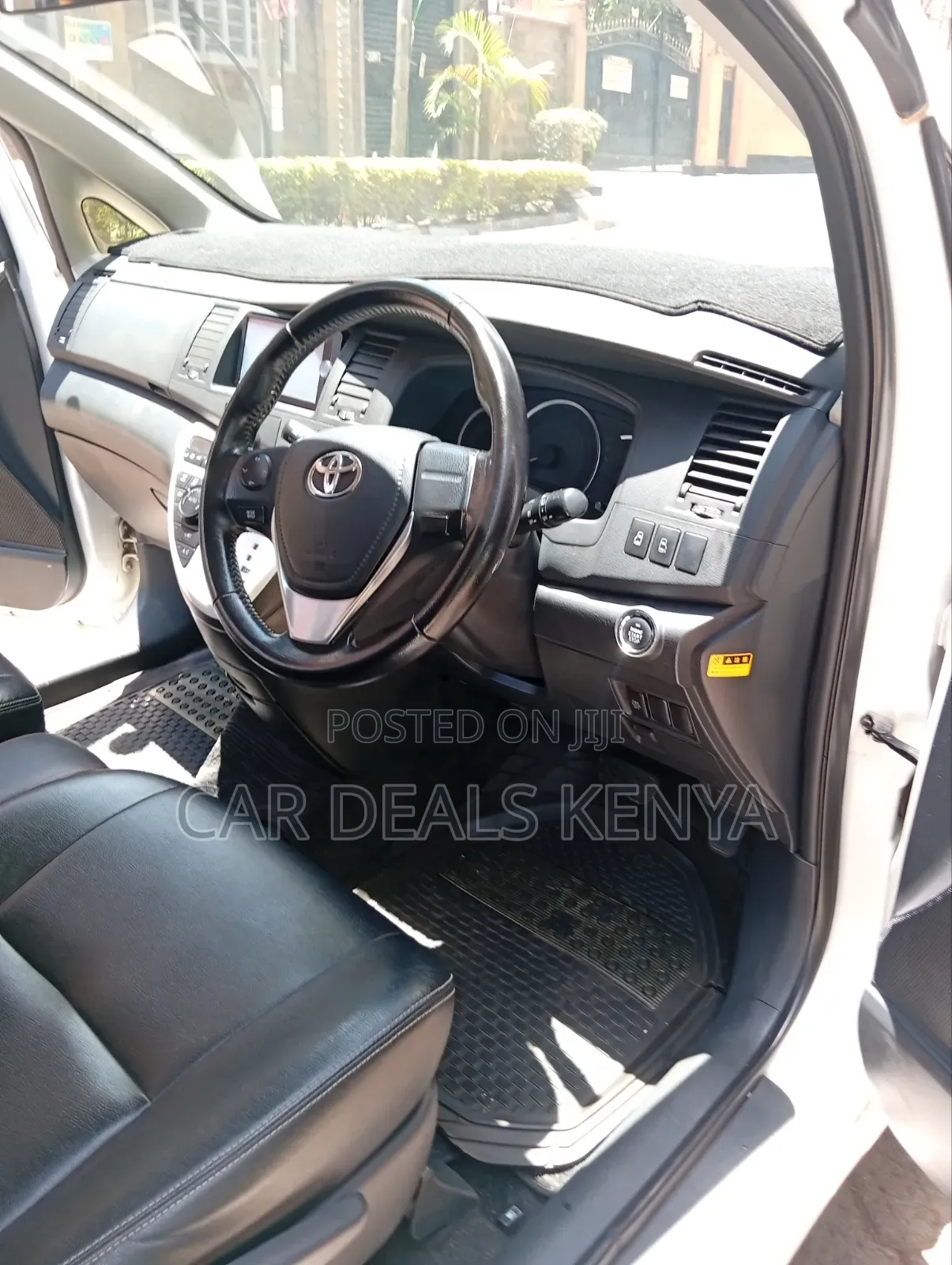 Toyota ISIS 1.8 L 2WD 2014 White