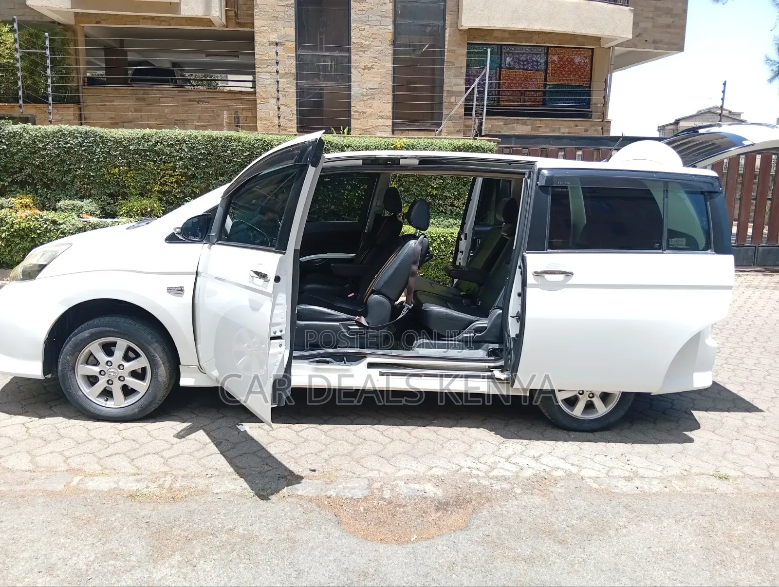 Toyota ISIS 1.8 L 2WD 2014 White