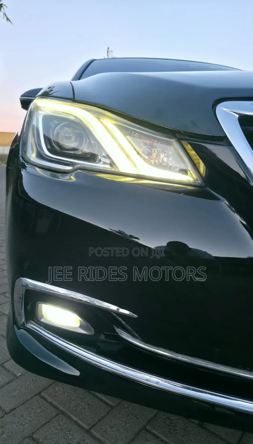 Toyota Crown 2016 Matt Black