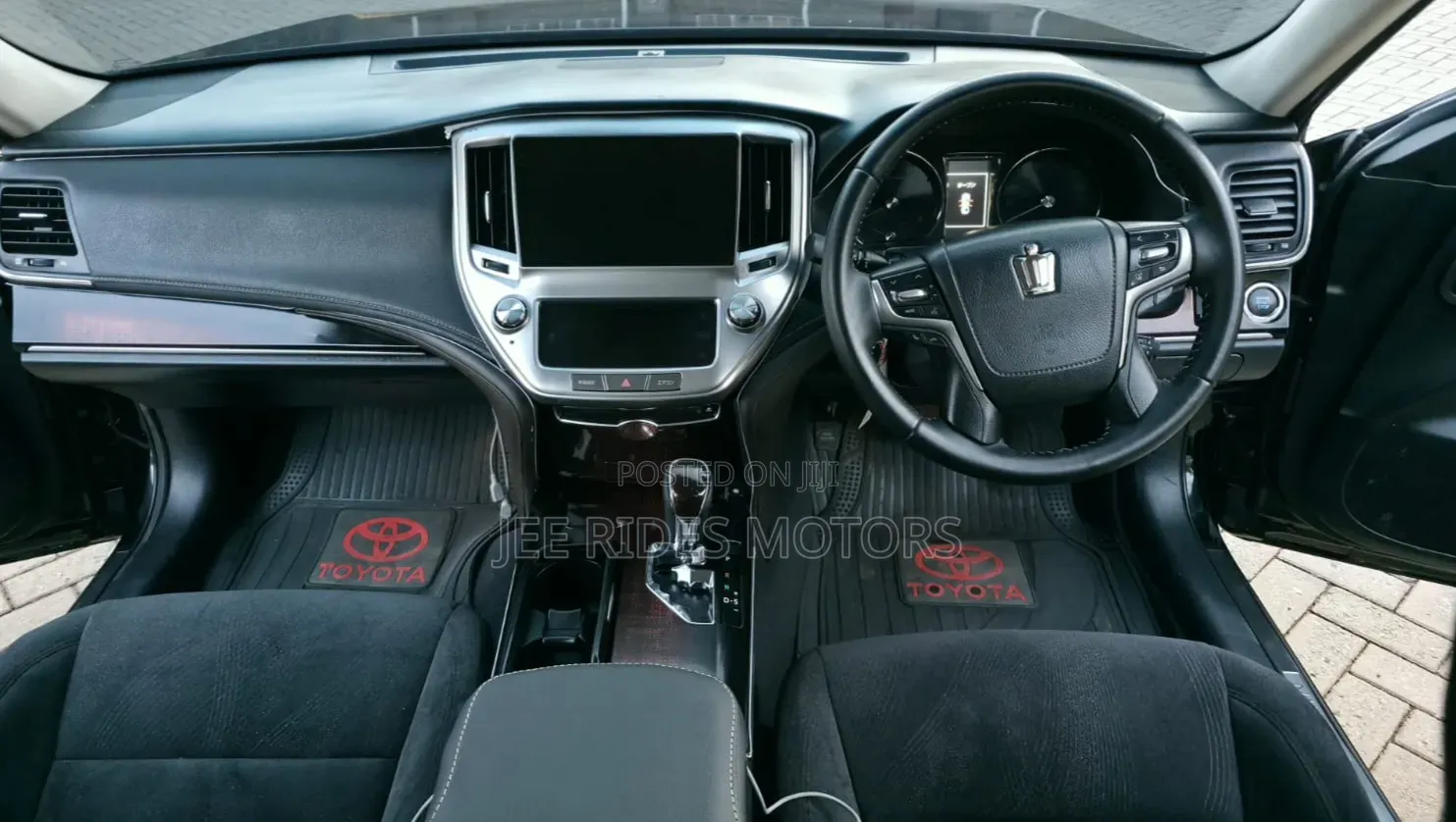 Toyota Crown 2016 Matt Black