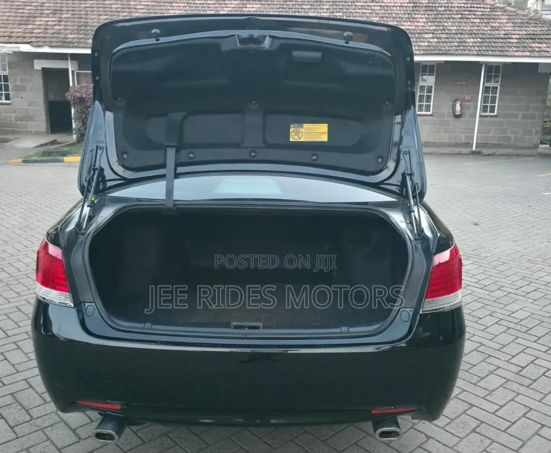 Toyota Crown 2016 Matt Black