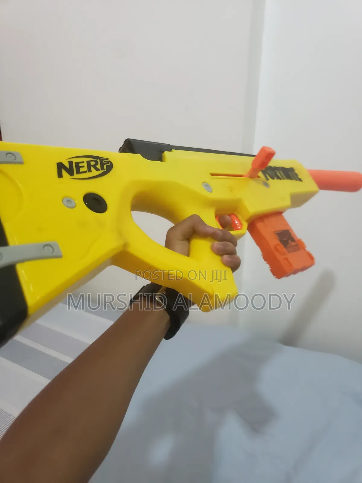 Toy Bundle Including Small Kids Skateboard and Display Nerf Gun