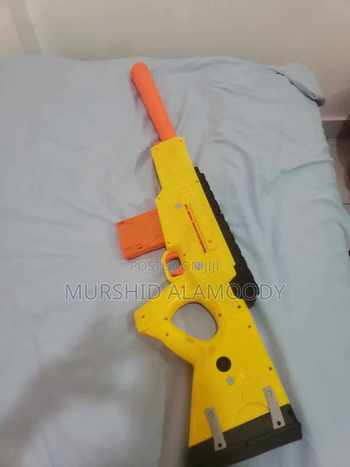Toy Bundle Including Small Kids Skateboard and Display Nerf Gun