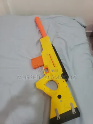 Toy Bundle Including Small Kids Skateboard and Display Nerf Gun