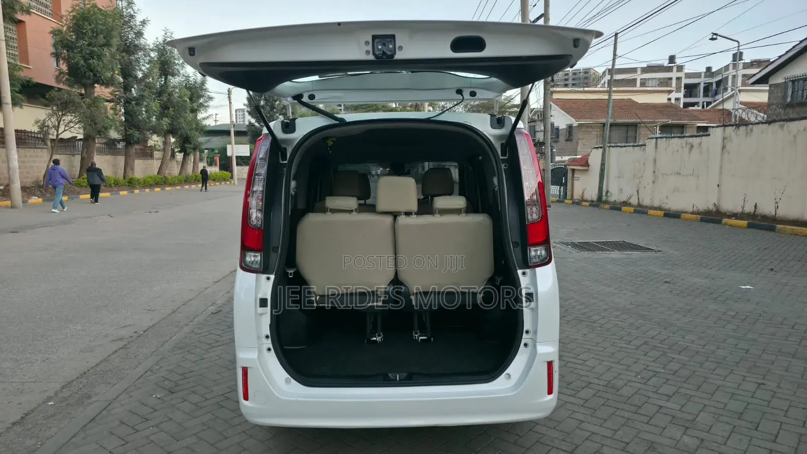 Toyota Noah 2017 Ivory