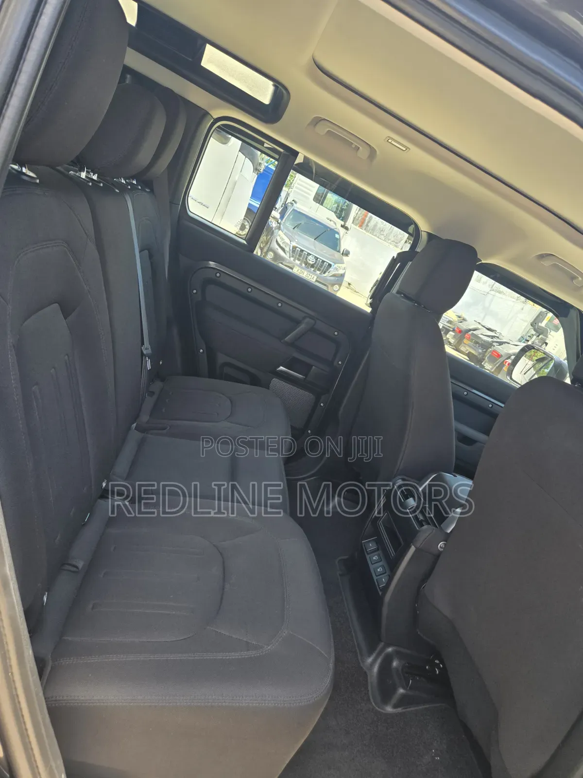 Land Rover Defender SE 2021 Black