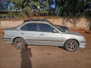 Nissan Sunny 2000 Silver