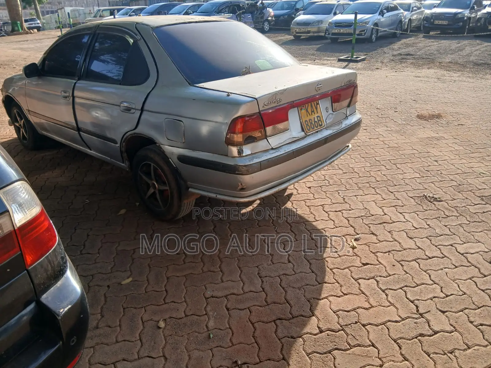 Nissan Sunny 2000 Silver
