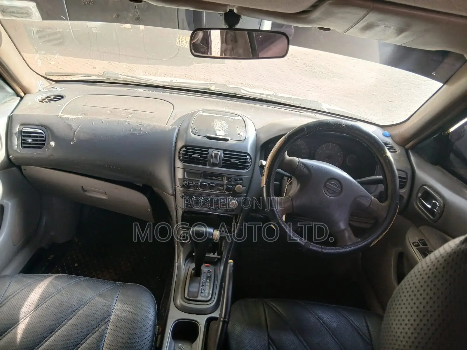 Nissan Sunny 2000 Silver