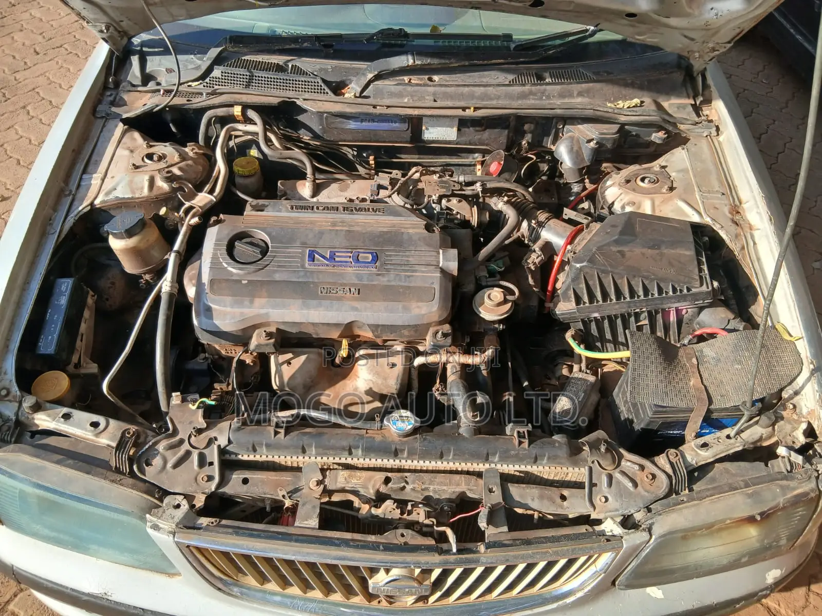 Nissan Sunny 2000 Silver