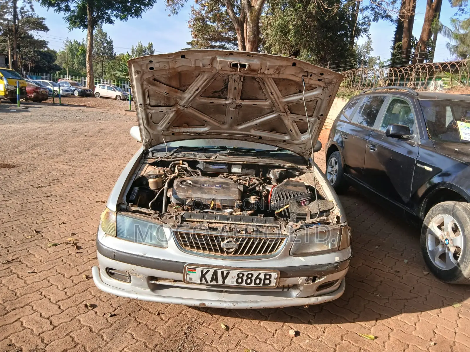 Nissan Sunny 2000 Silver